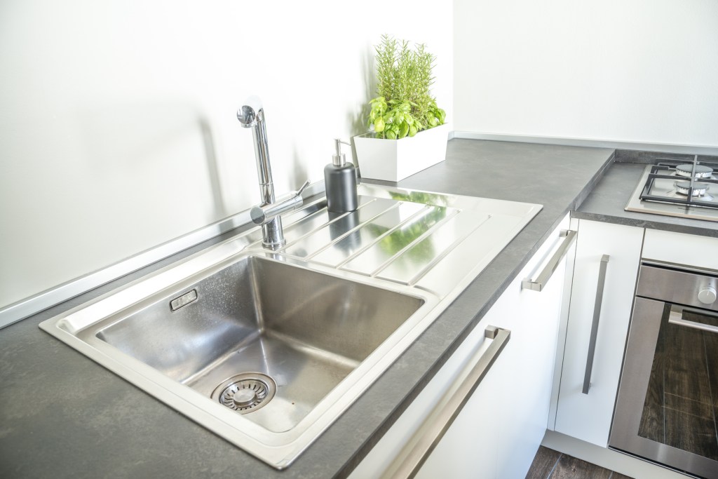 robinet mitigeur avec évier inox